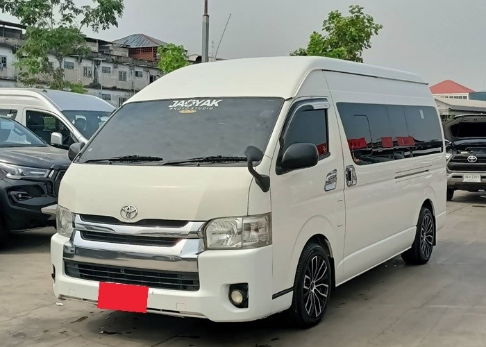 TOYOTA COMMUTER